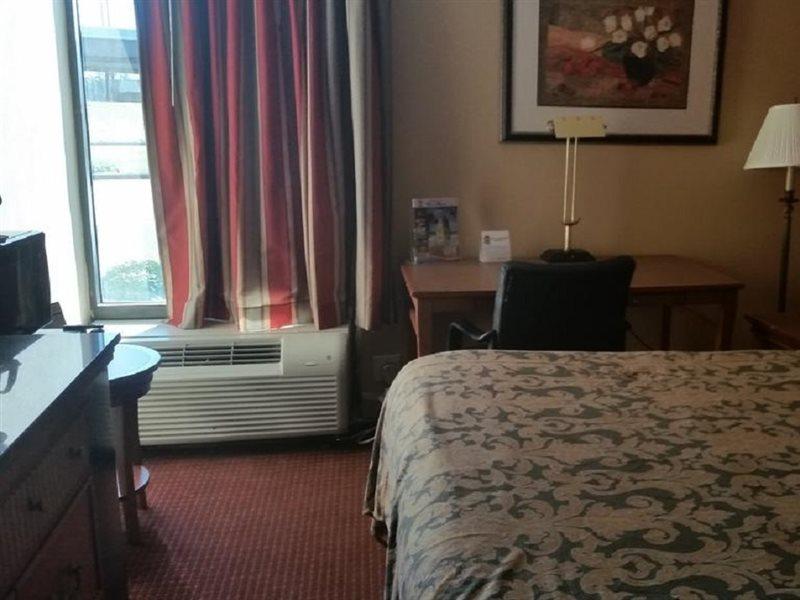 Super 8 By Wyndham Myrtle Beach/Market Common Area Экстерьер фото