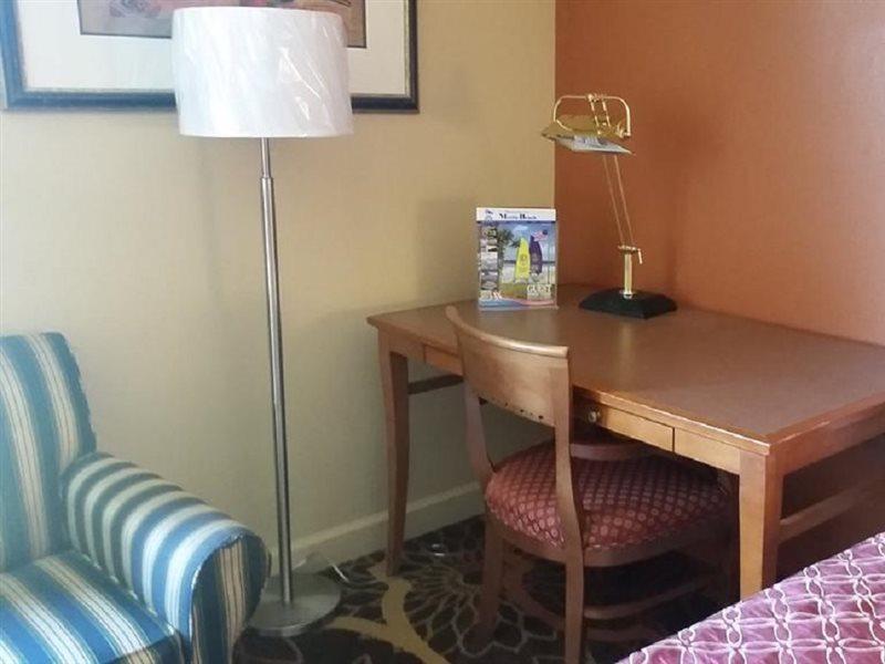 Super 8 By Wyndham Myrtle Beach/Market Common Area Экстерьер фото